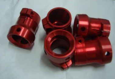 Le rouge en aluminium anodisent l'axe 4 de la pièce usiné par précision AL7075 0.005mm de commande numérique par ordinateur