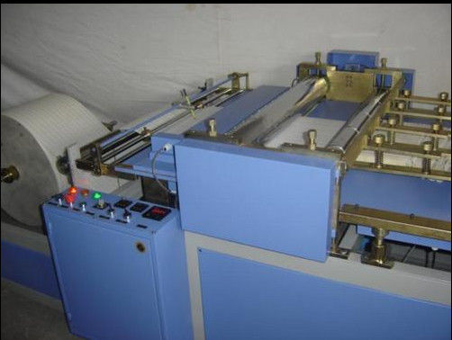 Papier filtre commandé de PLC plissant la machine 380V/50HZ, 300℃ maximum