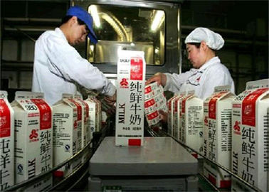 Ligne pasteurisée efficace élevée de production laitière pour le carton triangulaire, la bouteille en plastique et le sac