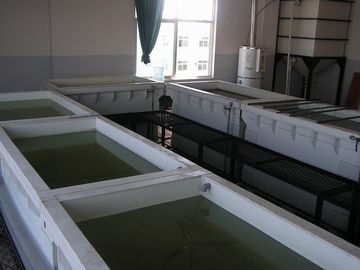 Chaîne de production en aluminium de revêtement de poudre avec le système de traitement préparatoire de réservoir d'immersion